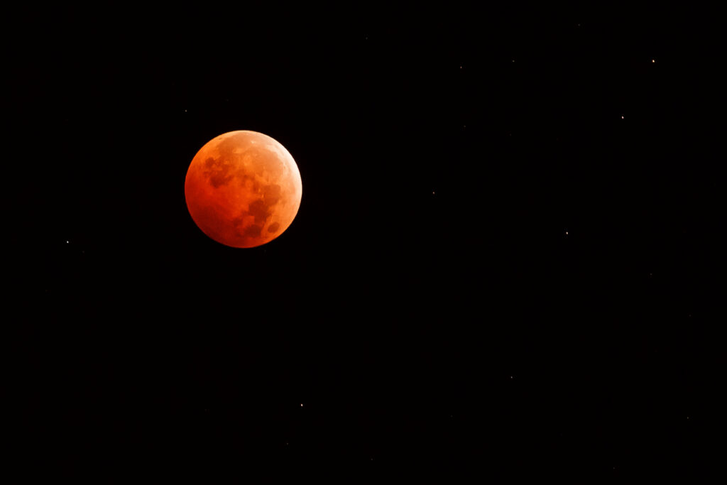 Blood Moon captured over Los  Angeles on October 8th, 2014 - Photo by Noam Nizzani